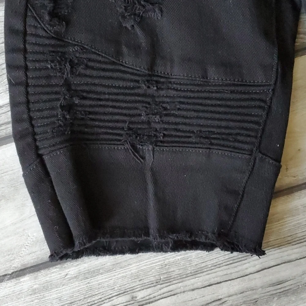 Rue 21 Black Distressed Bermuda Jean Shorts Sz 26 - Picture 2 of 6